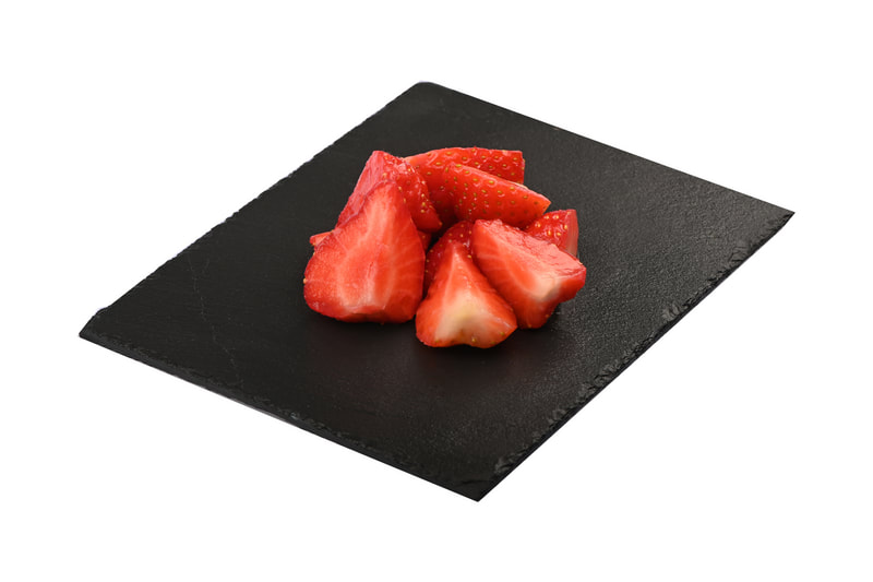 Tagesfrische halbierte Erdbeeren in Gastronomie-Qualität küchenfertig gerüstet von Küng + Steiner AG Bern